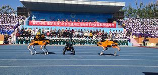 凌天攜帶四足機器狗、偵檢無人機等高精尖裝備走進校園，助力北京通州市馬駒橋學校首屆科技嘉年華