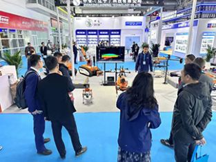 【消防機(jī)器狗系列亮相石油展】北京凌天滅火四足機(jī)器狗、偵察四足機(jī)器狗、運(yùn)輸四足機(jī)器狗、消防系留滅火無人機(jī)等重點(diǎn)裝備亮相展會！